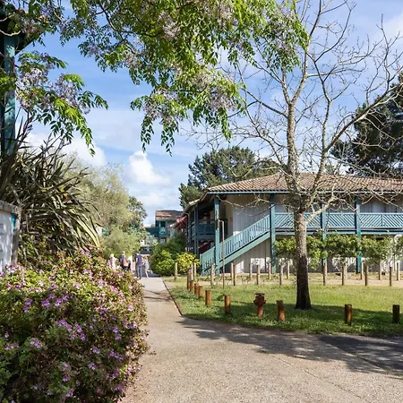 Bisbau アパート モリエ・エマー